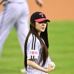 레드벨벳 아이린, <b>시타</b>는 해봤고 시구는 처음[포토엔HD]