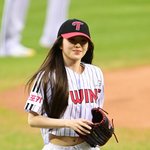 레드벨벳 아이린, 비가 내려도 시구[포토엔HD]