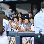 [댓글부탁해] [사진]시구마친 아이린 향해 박수 보내는 <b>LG</b>