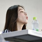 [댓글부탁해] [사진]레드벨벳 아이린, '야구에 집중한 입'