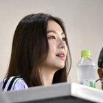 [댓글부탁해] [사진]야구 즐기는 레드벨벳 아이린
