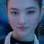 [드루와] <b>엘라</b> 그로스가 새로운 얼굴 유행 가져올 듯