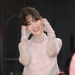 [댓글부탁해] [E포토] 기은세, '반짝이는 핑크빛 <b>하트</b>'