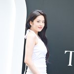 [사진]아이브 안유진,'긴 생머리 옆으로 넘긴채'