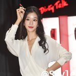 섭외 안오나…서예지, 행사장 출근해 '낯선 미소' <b>남발</b>하는 셀럽