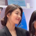 시계는 모르겠고 수지가 너무 예쁘다
