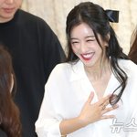 서예지, <b>반달</b> 눈웃음