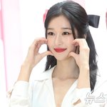 <b>서예지</b>, 사랑스러운 볼 콕