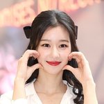 [<b>팝업</b>]서예지, 가스라이팅 논란 2년만 복귀..상큼 볼하트로 알린...