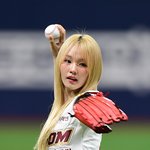 나나 ‘시구에 집중’
