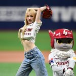 나나 ‘날씬 복근 드러내고 와인드업’