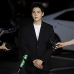 [속보] <b>BTS</b> 슈가 "많은 분들께 큰 실망 안겨드려 죄송"