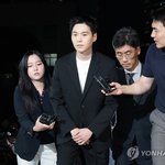 [속보] 17일 만에 경찰 <b>출석</b> 슈가 “큰 실망 안겨드려 죄송”
