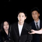 [현장포토] "두 손 모으고"...슈가, 수척해진 모습