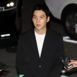 마침내 포토라인에 선 슈가, 늦은 출석과 짧은 사과