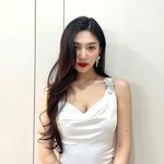 '크러쉬' 조이, 핫핑크 <b>크롭</b>티 입고 개미허리+11자 복근 자랑