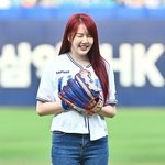 [사진]가수 예린, <b>삼성</b> 승리 기원 시구 너무 떨려요