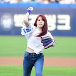 [포토] <b>예린</b> '무더위 날리는 힘찬 시구'