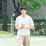 [사진]문상민,'팬레터 소중하게 들고'