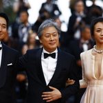 [드루와] [단독] 박찬욱, 사진작가 변신 ‘헤어질결심’ 포토북 <b>출간</b>