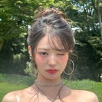 [댓글부탁해] 윙크 폭격' 장원영, 인형이야? 비현실적 미모 "여름