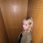 윈터, <b>입술</b> 쭉 내밀고 애교 폭발…금발 인형 비주얼