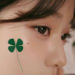 장원영, 완전 럭키비키잖아…무결점 피부에 네잎<b>클로버</b> '톡'