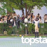 레드벨벳 웬디, ‘<b>팬</b>들에게만 주는 완하트’ (웬디의 <b>영</b>스트리트 출근길)...