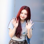 [mhn포토] 레드벨벳 조이 '<b>인어</b>공주 인사'