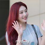 [<b>MD</b>포토] 레드벨벳 조이 '입술도 헤어도 와인빛 예쁨'