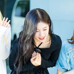 [사진]오마이걸 아린,'쇄골미녀의 단아한 인사'