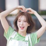 레드벨벳 웬디, ‘MZ <b>DJ</b>의 필수 교양 최신 유행 리본 하트’...