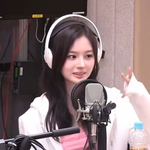 속눈썹이 너무 길어서 잘라준다는 <b>여돌</b>