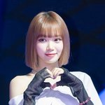 현장포토] "바라보면 설렌다"…김채원, 심쿵 손하트