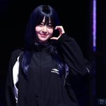 포토] 르세라핌 허윤진, '환한 미소로 볼하트~'