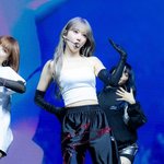 [T포토] 르세라핌 사쿠라 '더워요'