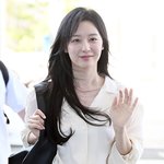 헐 김지원 오늘 윈터 <b>키링</b> 하고 출국함 ㅋㅋㅋ