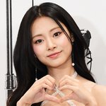 트와이스 <b>쯔위</b>, 반짝반짝 손하트