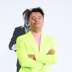 [모두드루와] [포토S] 박진영, 시선 사로잡는 파격 형광 슈트
