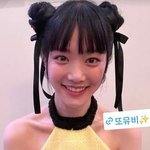이유비, 10대라고 해도 믿을 동안 비주얼…깊게 파인 <b>쇄골</b> 라인...