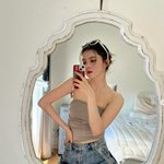 한소희, 상의 흘러내릴 듯 뼈말라 근황‥새침<b>데기</b> 비주얼