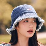 장원영, 화보서도 '첫사랑 기억조작'하는 인형 미모