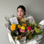 안은진, 연애 중인가…몸보다 큰 꽃다발 들고 '활짝' 행복해보이네