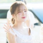 [댓글부탁해] 레드벨벳 웬디, ‘<b>천사</b>의 미소’ (김포공항 출국)...
