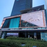 오늘 삼성역 케이팝스퀘어 갔다가 이영애 덴서티 광고 보고 깜놀했음...