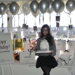 장원영, 20살 맞이 성대한 생일파티 '럭키비키 공주님'