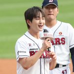 [포토] 온유 '샤이니 리더가 대표로 왔어요'