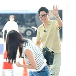 [사진]권은비,'왕코형지석진 님의 <b>배웅</b>'