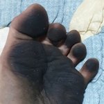 새벽에 한번씩 <b>생맨발</b>로 다니는데