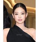 제니는 눈<b>화장</b>만 제대로 해도 개이쁜듯